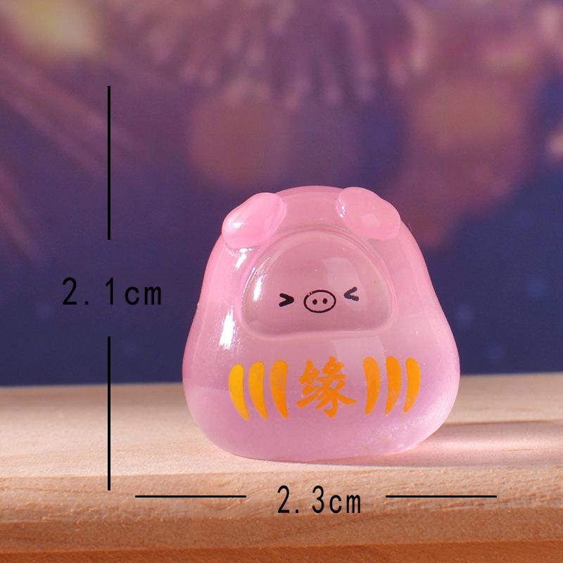 

Микро-ландшафт Яйца Дамо Светящиеся Маленькие Украшения Маленькие Кролики Свиньи на Удачу и Маленькие Автомобильные Аксессуары Pig s Connection