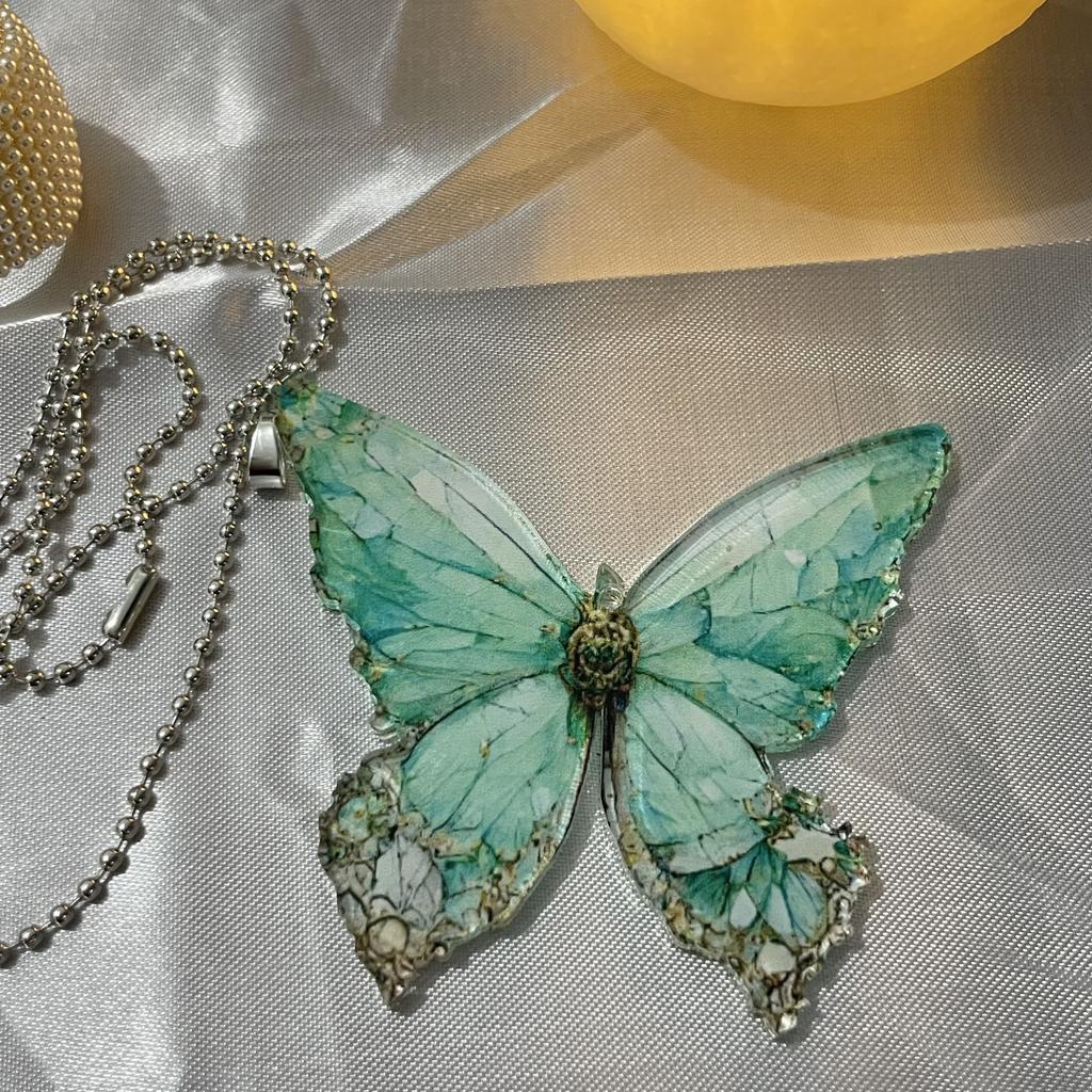 Light Green Asymmetric Butterfly Car Pendant Car Rearview Mirror Pendant Holiday Decoration Gift Couple Gift Fashion Keychain