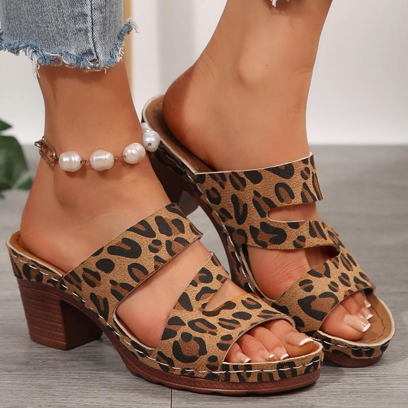 Fashion Sexy Leopard Outside Slippers Women 2025 Summer Designer Hollow Out Fashion Party Shoes Women Square High Heels Shoes Women