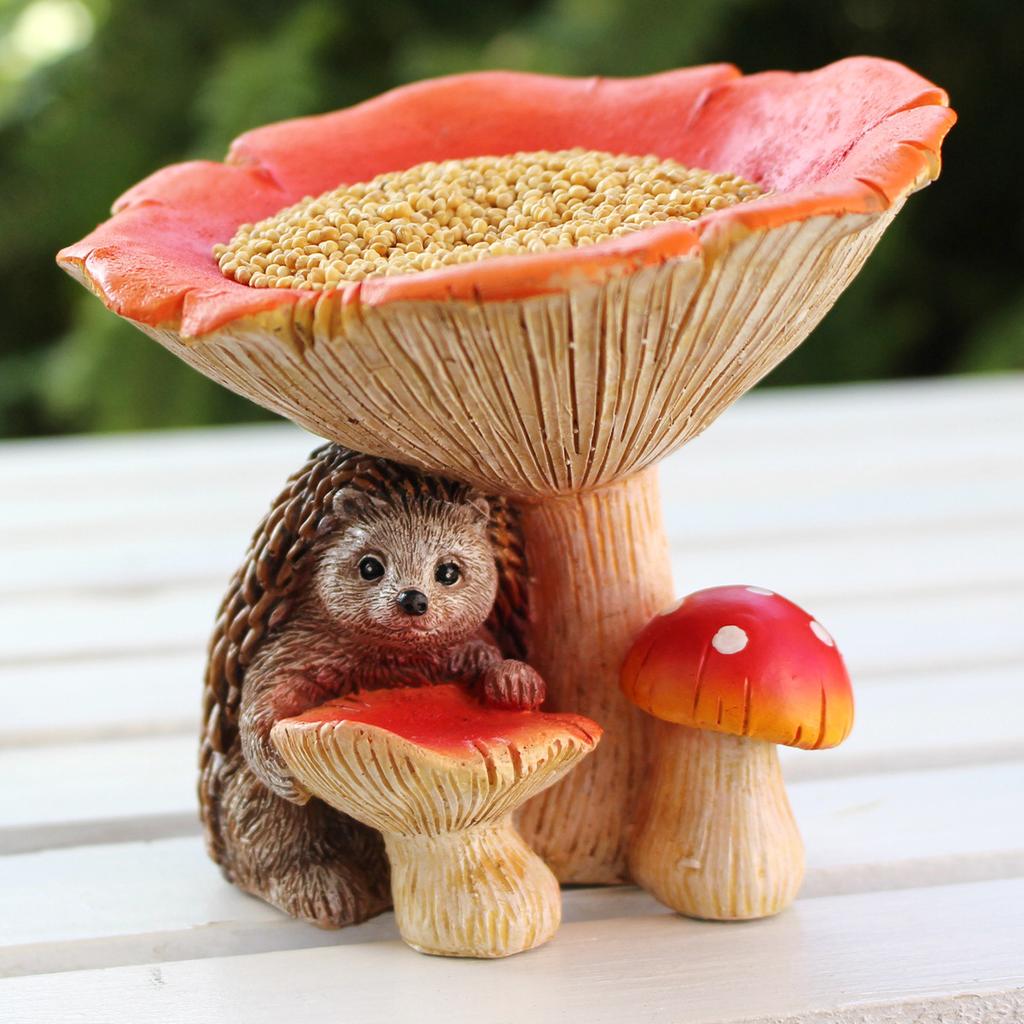 Hedgehog mushroom bird feeder, resin, realistic mushroom hedgehog feeding trough, outdoor, garden courtyard, lawn decoration