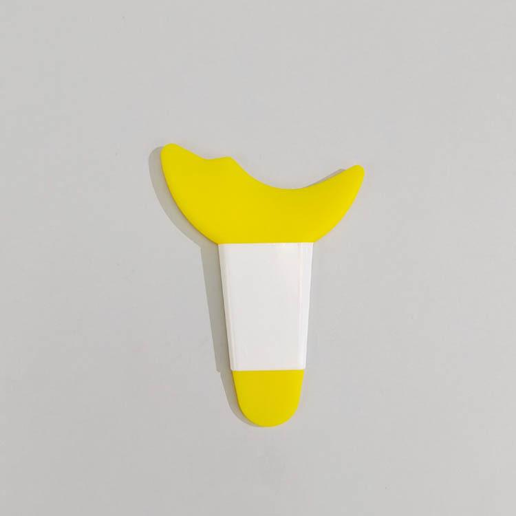 Multifunctional Eye Makeup Tool: Beginner-Friendly Crescent Brush for Mascara & Eyeshadow