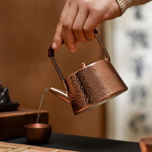 Quxxuol Pure Copper Kettle, Handmade Small Copper Teapot, Traditional Craftsmanship, Perfect for Home Use or as a Gift (Brown, 800ml)
