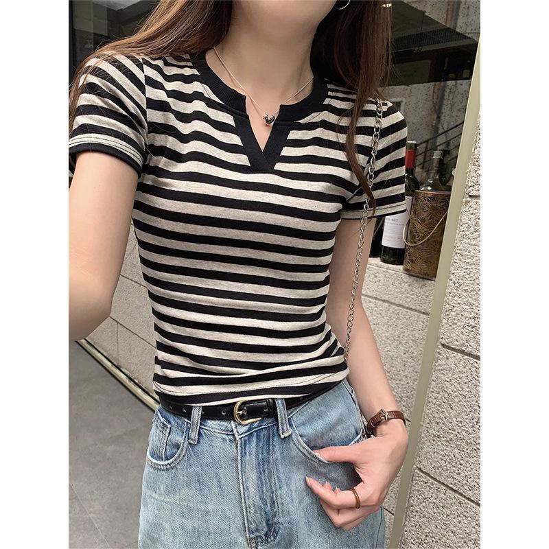 2025 Damen Sommer Schlank geschnitten Gestreiftes Colorblock Kurzarm Top