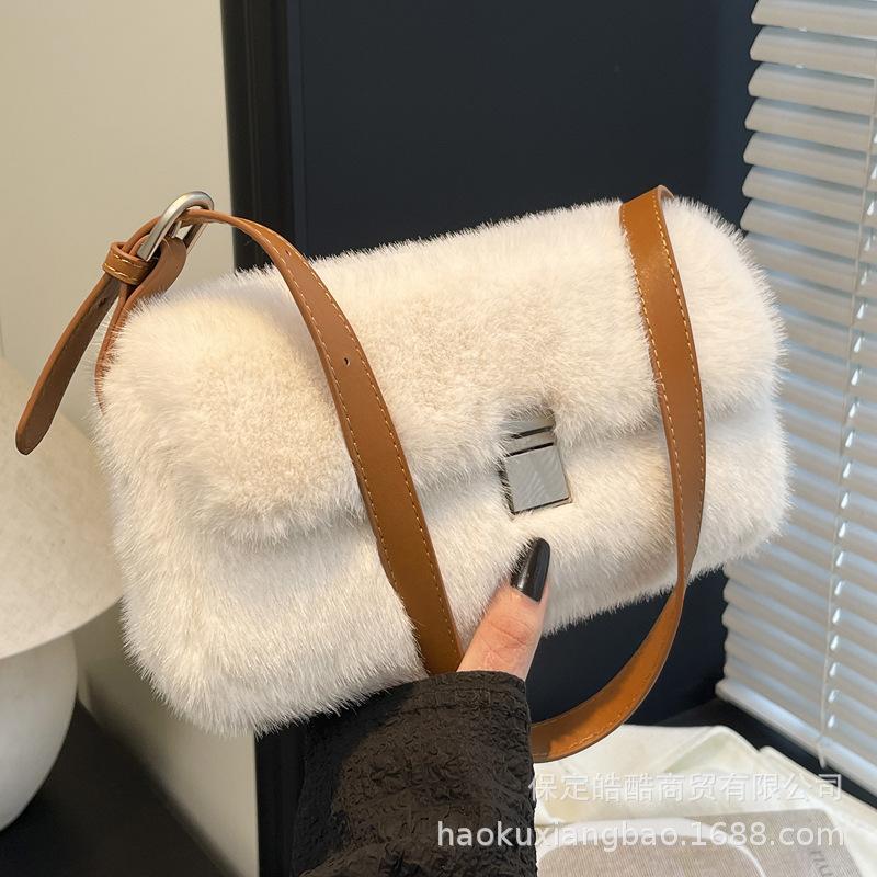 Plush Bag Women's Large Capacity 2025 New Autumn and Winter Versatile Casual Shoulder Underarm Bag Plush Small Square Bag