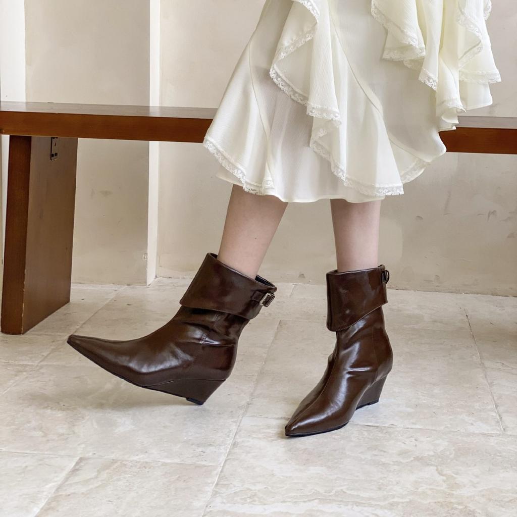 Autumn and winter new pointed wedge temperament French fashion sexy short boots