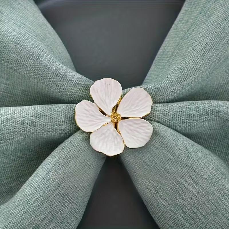 Round Painted White Flower Napkin Ring Five-Petal Floral Plumeria Plant Decorative Napkin Holder for Table Setting Dining Decor