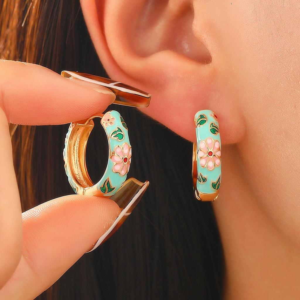 Vintage New Trend Colorful Enamel Flowers Cute Huggies Hoop Earrings for Women Boho Unique Round Ear Buckle Fashion Jewelry Gift