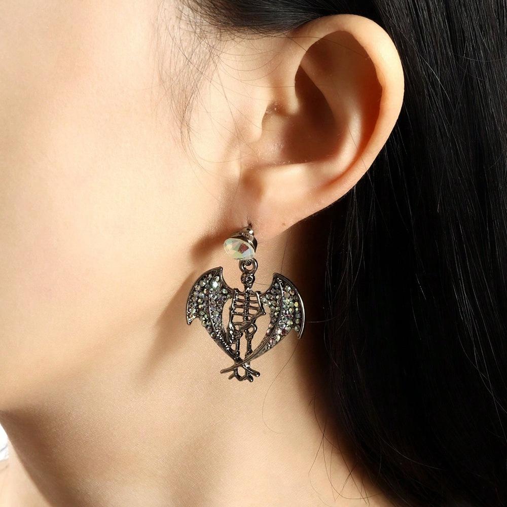 Gothic Punk Exaggerated Shiny Rhinestone Skull Bat Devil Necklace for Women Halloween Jewelry Accessories