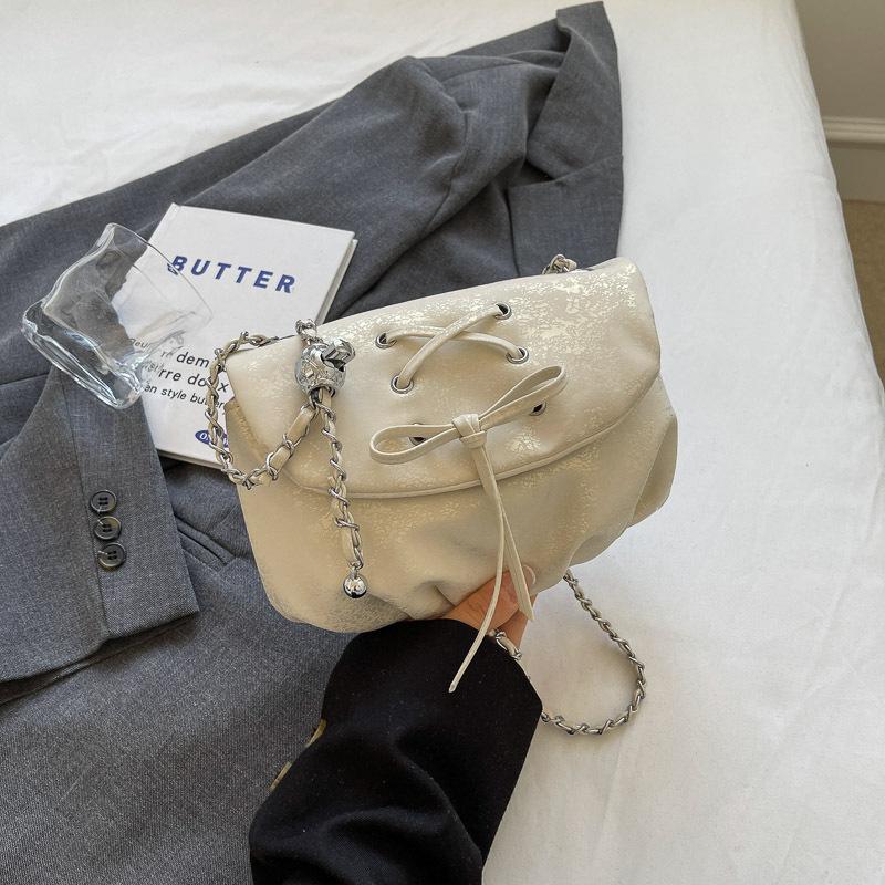 

Нишевый дизайн маленькая сумка женская 2025 новая милая портативная сумка-цепочка с бантом на плечо подмышку женская сумка 21*10*14