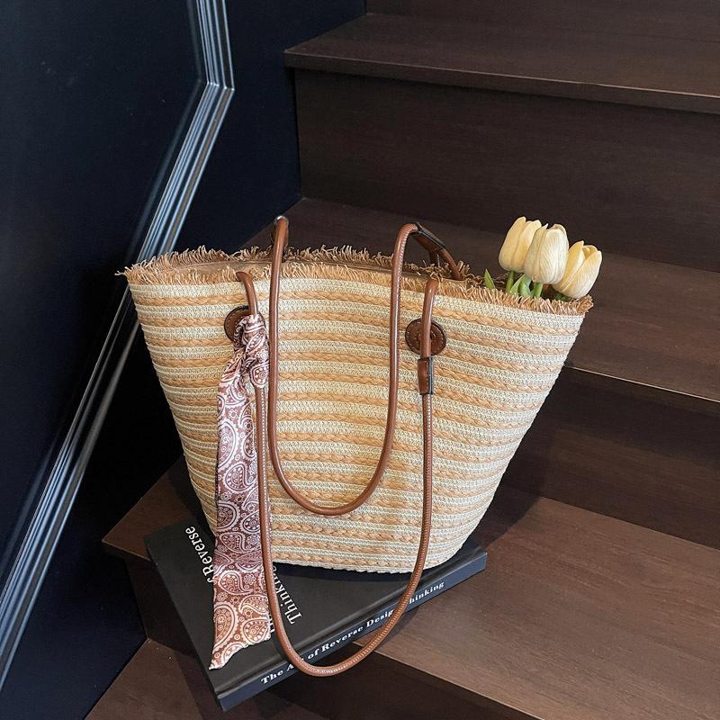 Summer Beach Vacation Single Shoulder Bag Large Capacity Portable Vegetable Basket Bag Women's Versatile Literary Commuter Shoulder Straw Beach Bag