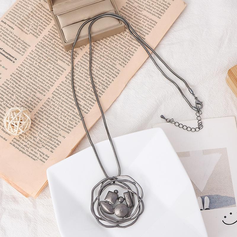 Sweater Chain Long Necklace Geometric Round Fashion Versatile Snake Bone Chain High-End Women S Necklace