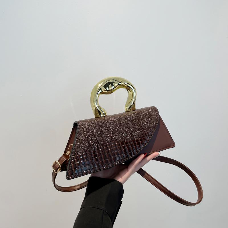 

Индивидуальная Модная Необычная Сумка-тоут через плечо Маленькая Квадратная с Текстурой Крокодила Тренд 2024 для Женщин кофейный