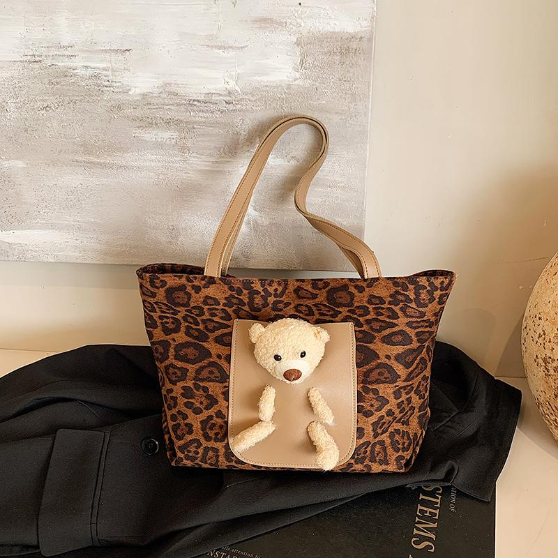 

Leopard print canvas bag women s large capacity 2025 new autumn and winter versatile leisure shoulder shopping bag commuter tote bag коричневый