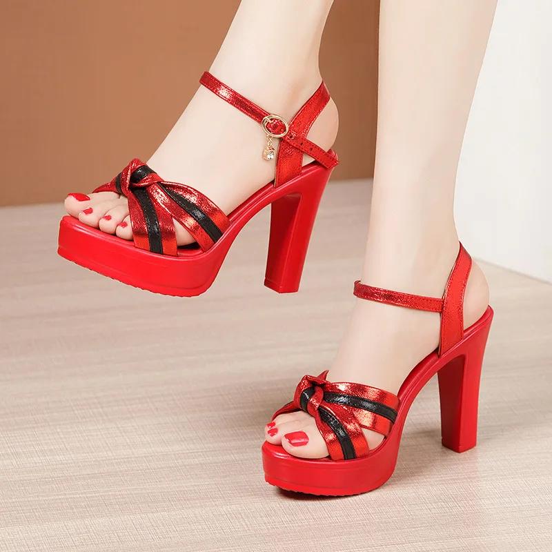 

10см Маленький размер 32-43 Элегантные сандалии на платформе Женские полосатые сандалии Лето 2025 Летние сандалии на высоком блочном каблуке Офисная модель 35 красный