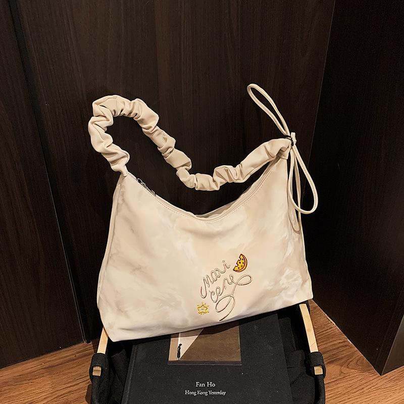 

Large-capacity bag women s summer versatile new niche pleated shoulder bag casual commuter dumpling bag