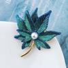Fashion Colorful Crystal Maple Leaf Brooches Pin with Fake Pearl Women Badges Lapel Pin Suit Clothes Decor