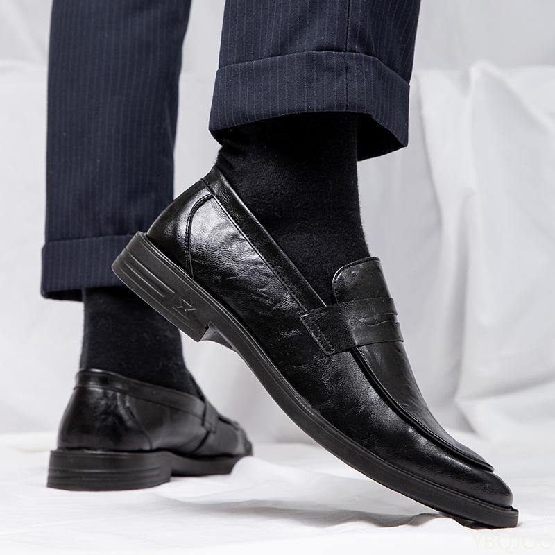 2025 Male New formal leather Shoes Men Business Wedding Shoe British soft soled trendy shoes Breathable lazy lightweight Loafers