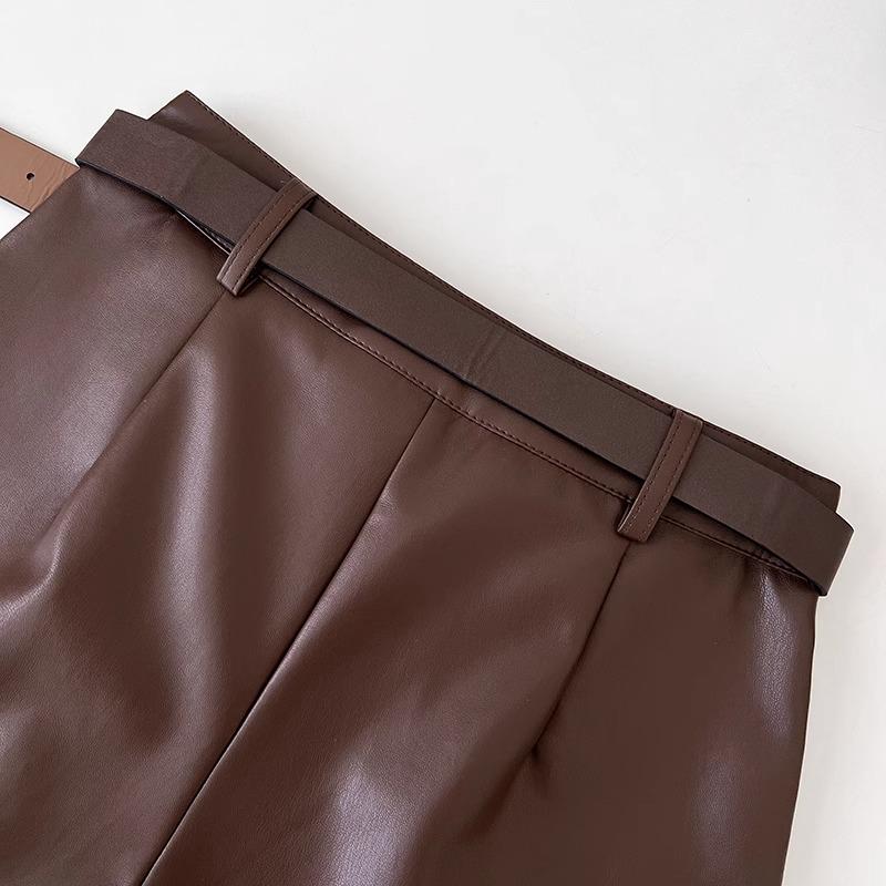 Damen Schwarze PU-Leder High-Waist Weitbein-Shorts - Herbst/Winter 2024 Kollektion