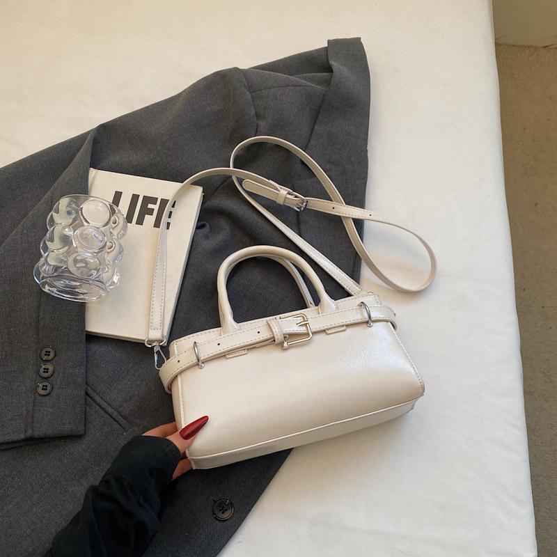 Small bag women's spring and summer versatile new fashion niche design messenger bag portable small bag