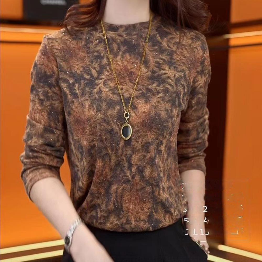 Elegant Autumn-Winter Long Sleeve Round Neck Top: Fashionable, Warm, and Age-Defying for Middle-Aged and Elderly Women.