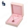 Schmuckschatulle im frischen Stil: Ring, Anhänger, Halskette und Geschenkaufbewahrungsbox