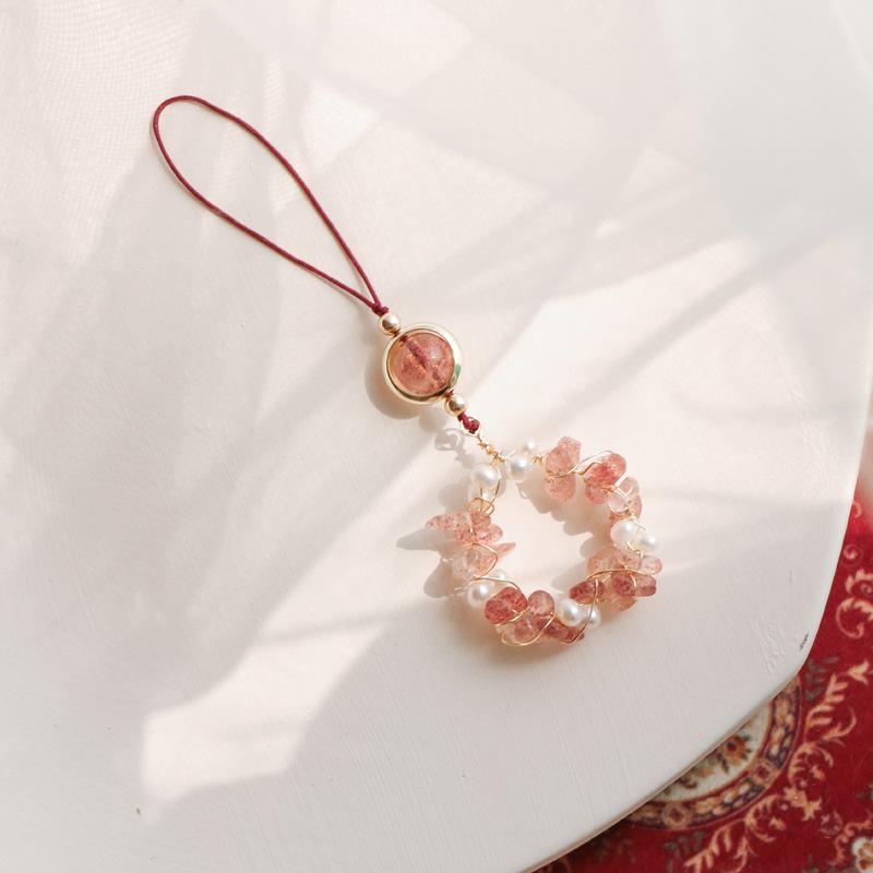 

Designer recommends strawberry crystal phone charm, pink crystal pendant, small accessory, women s hanging ornament, keychain Single bead style