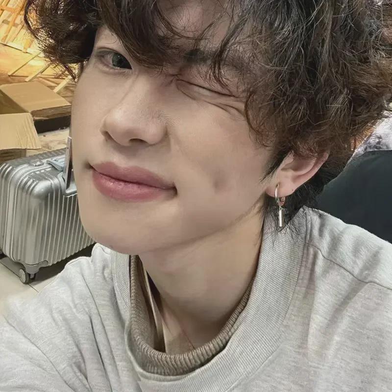 Men's and Women's High-End Silver Hoop Earrings with Niche Design - Stylish and Handsome Fashion Pendant Earrings