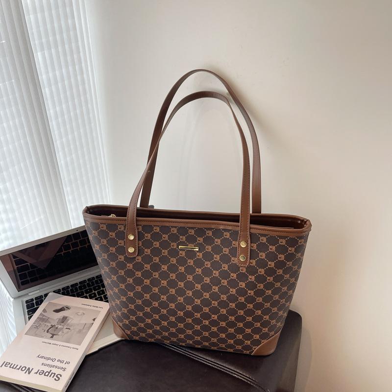 Casual High-value Tote Bag Women's New Hand-carried Commuter Bag Fashionable Going Out Large-capacity Shoulder Bag
