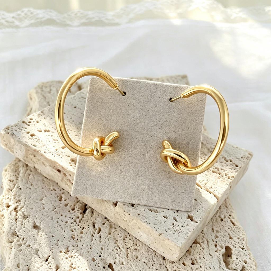 18k Gold Stainless Steel C-Shaped Knotted Ear Cuff – Simple & Cool Design