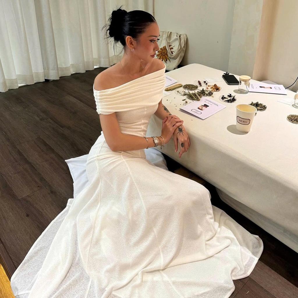 2026 European and American summer new sexy tube top pure desire waist temperament slim one-word shoulder dress long dress women
