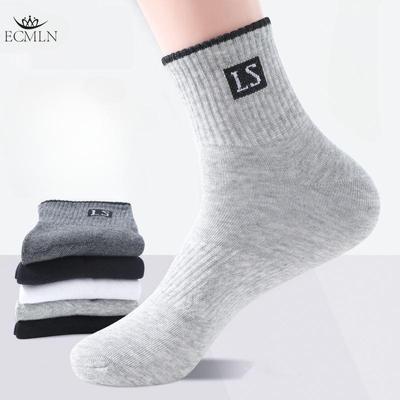 Herrensocken Frühling und Herbst Tragbare Schweißabsorbierende Atmungsaktive Socken Herren Mittelwaden-Socken Mittellange Lässige Sportsocken