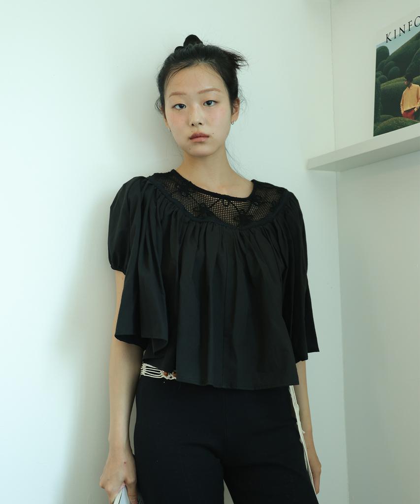SORDI Two-Way Lace Blouse_Black