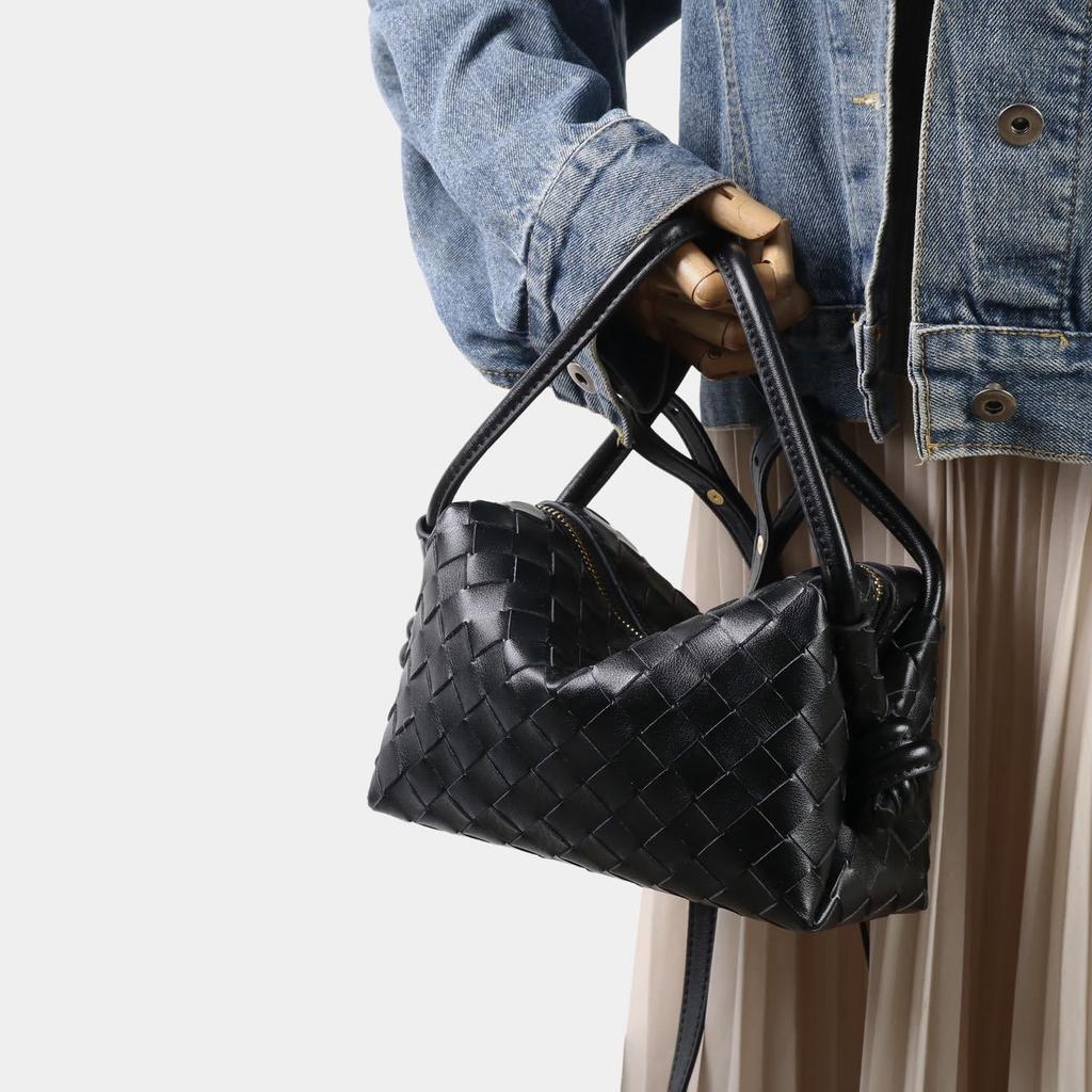 Mini pletená kabelka Všestranná Jednoramenná Crossbody Polštářová taška Vysoce kvalitní Senzorický košík na zeleninu Tongqin Lindi