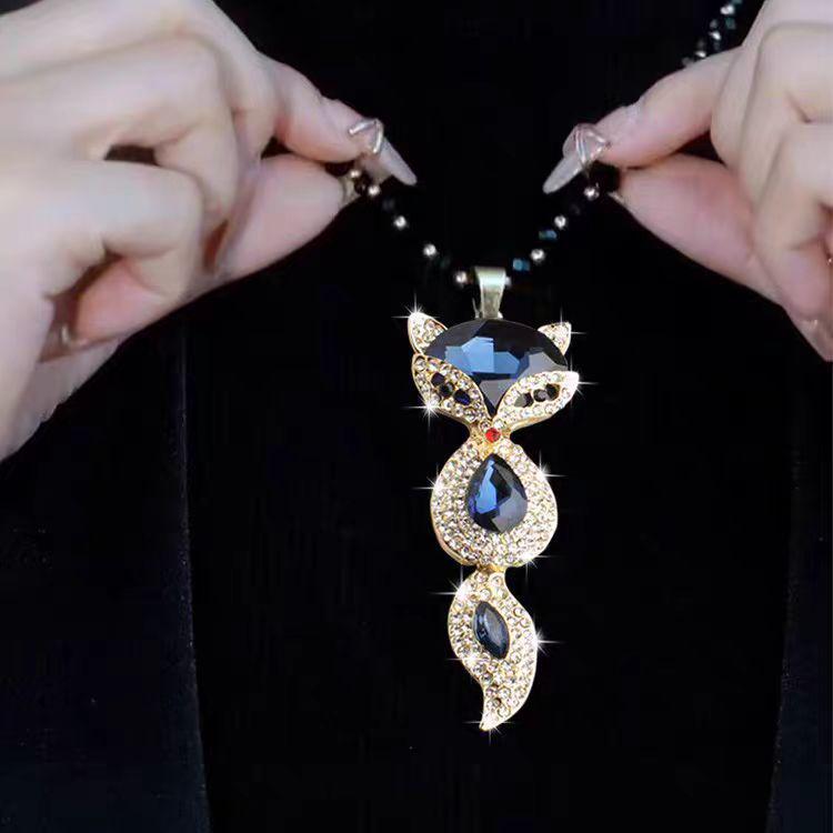 Elegant Cat's Eye Fox Pendant Necklace: Autumn/Winter Stylish Sweater Chain for Women