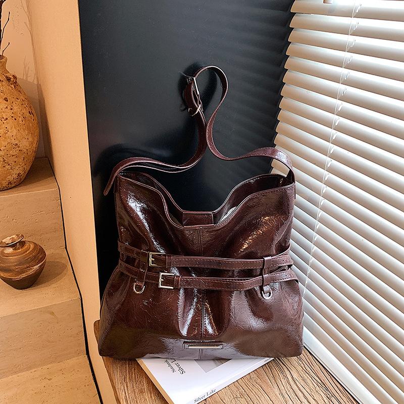 Fashion tote bag women's autumn and winter new large-capacity casual shoulder bag commuter messenger bag