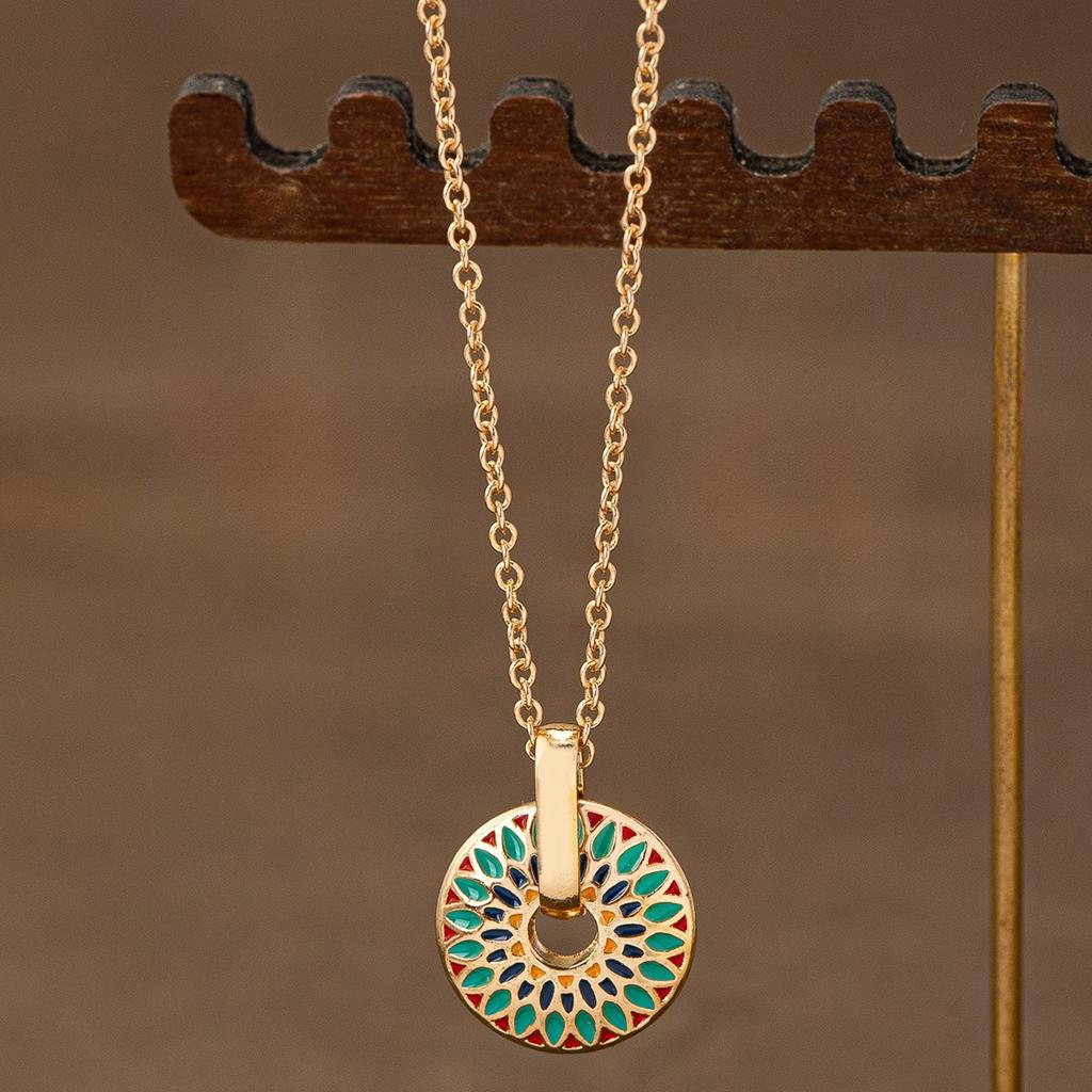 Retro Painted Daisy Pattern Sense Fashion Simple Personality Necklace Earrings Light Luxury Jewelry Set