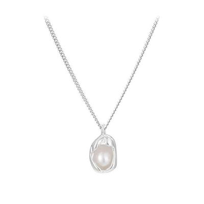 Pod Pearl Necklace for Women; Fashionable and Luxurious Clavicle Chain Jewelry.