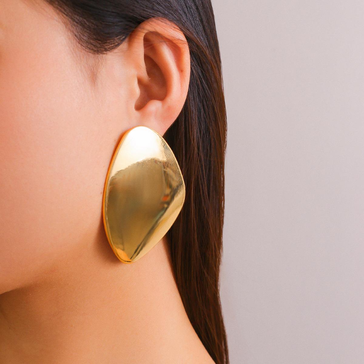

Jewelry Personality Large Glossy Exaggerated Earrings Ear Fashion Metal Heavy Industry Geometric Stud Earrings