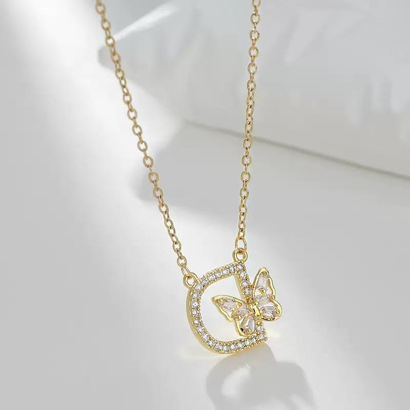 Vintage Titanium Steel Women's Pearl Pendant Necklace - Light Luxury Clavicle Chain