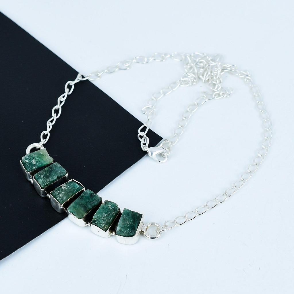 Collana di smeraldo grezzo naturale in argento sterling 925, gioielli fatti a mano con pietre preziose, regalo perfetto per lei, collana con dichiarazione boho, regalo per amore