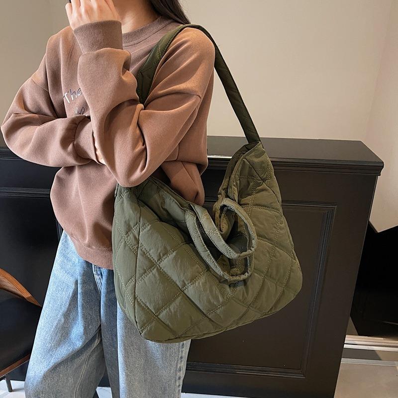 Rhombus Embroidered Thread Shoulder Bag Large Capacity Tote Bag Simple Versatile Shoulder Messenger Bag Fashionable Commuter Bag