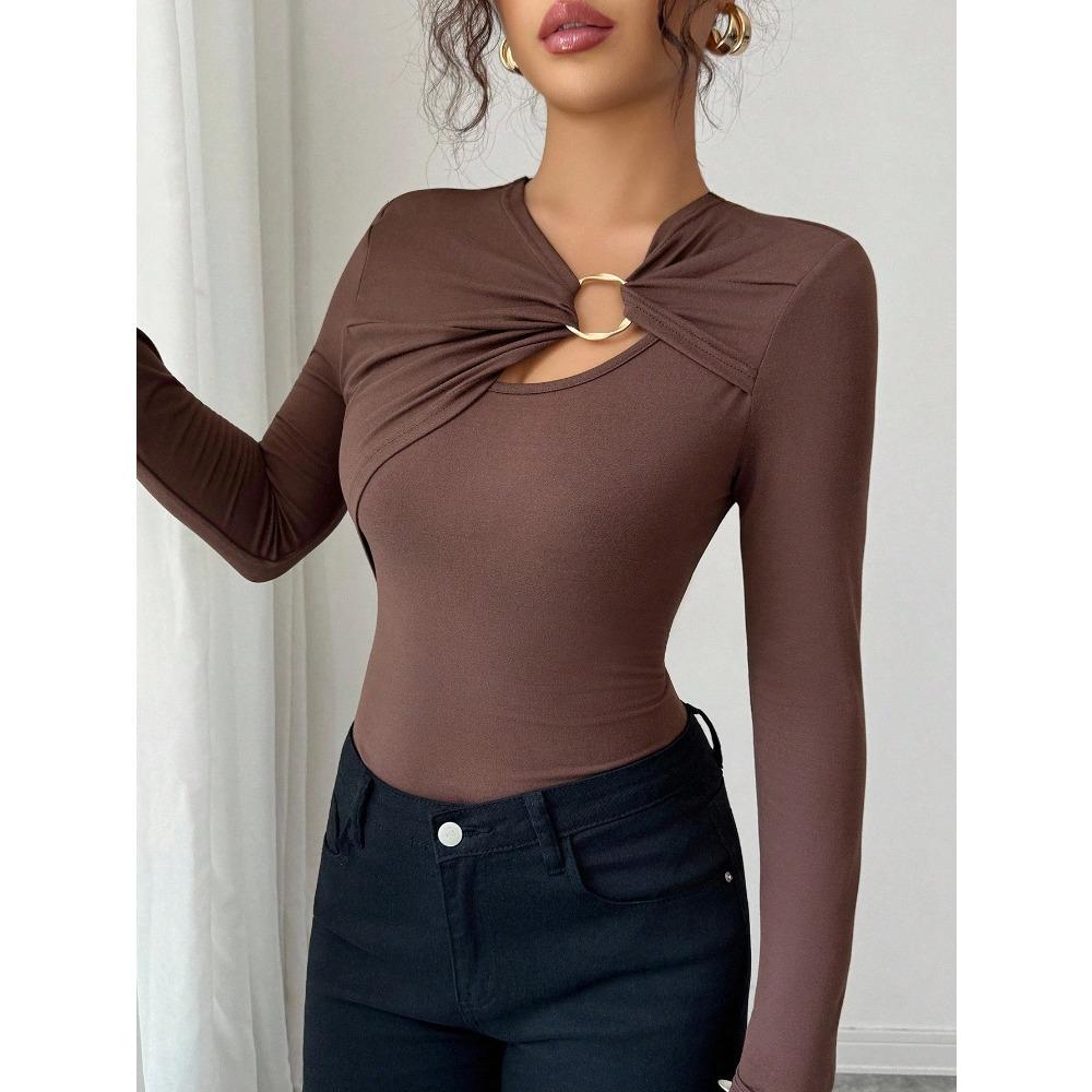 Europe and the United States 2026 spring new asymmetrical hollow metal decoration slim-fitting women s spring and autumn tops S темно-коричневого