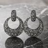 1 Pair Drop Earrings, Hollow Round Pendant Stud Earrings with Claw-Setting Rhinestones, Face-Slimming Effect Earrings for Parties And Gifts