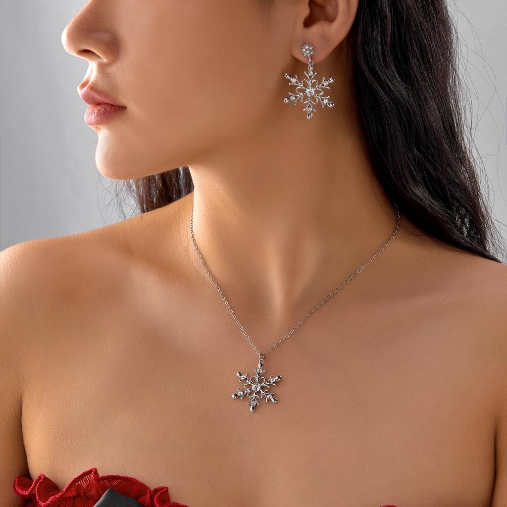 Christmas Full Rhinestone Snowflake Stud Earrings for Women Girls Exquisite Pendant Necklace Fashion Wedding Party Jewelry Set