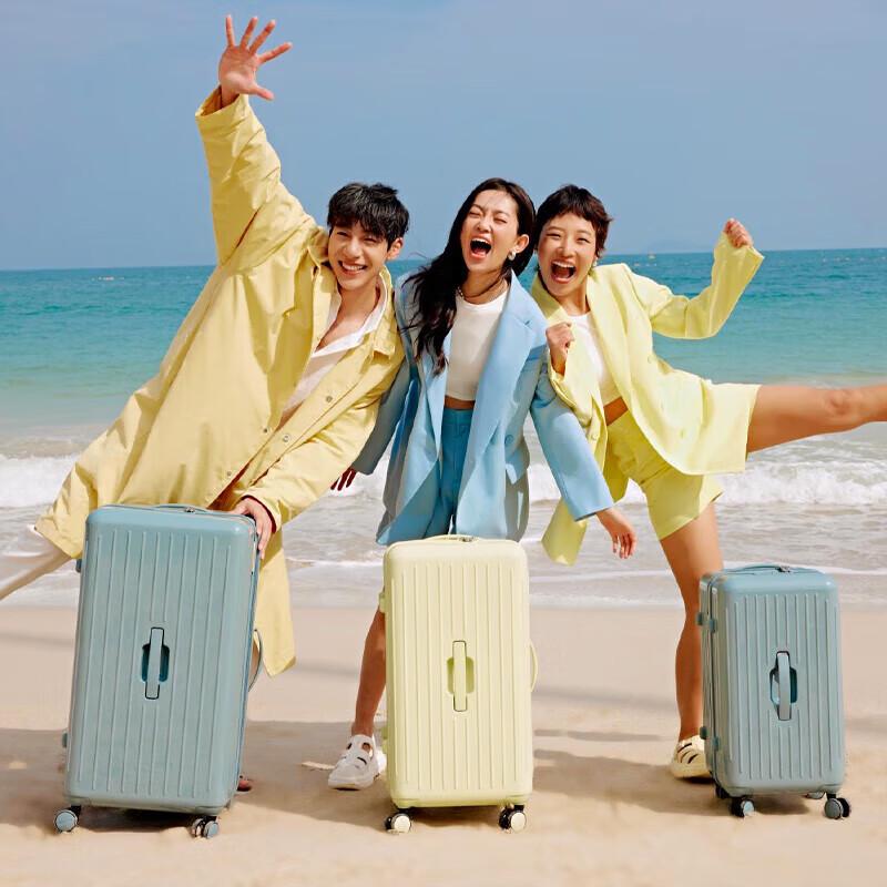 Чемодан American Tourister на 4 колесах с глубоким отделением, жесткий 24 inch