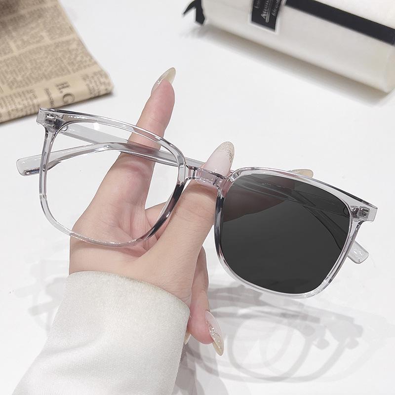 New Style Anti-Blue Light Photochromic Square Eyeglasses with Trendy Frame
