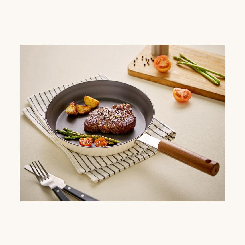 CORELLE Čokoládová nepřilnavá pánev (24 cm) Bez PFOA Ivory