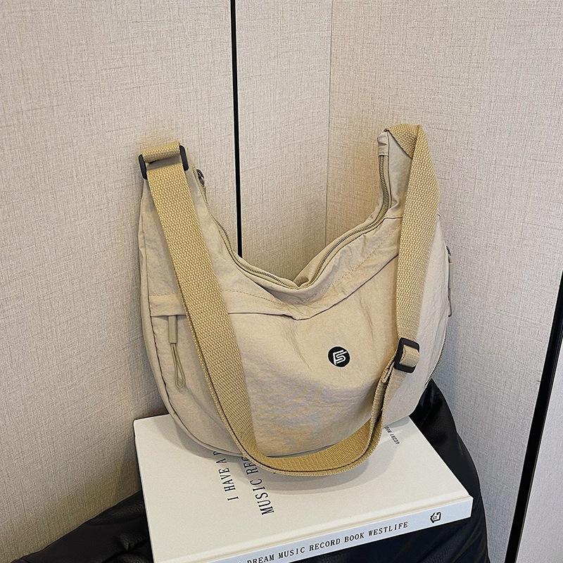 New ultra-light waterproof Oxford cloth bag women s casual shoulder messenger bag nylon lightweight practical casual bag large capacity