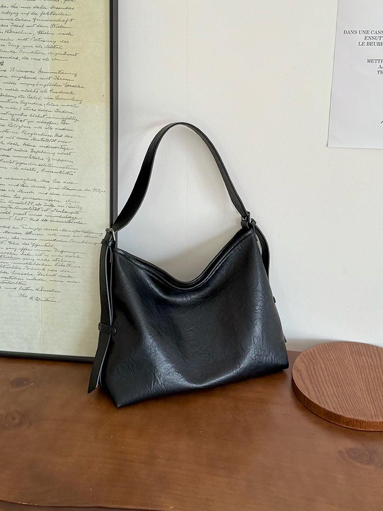 Korean lazy style soft leather shoulder bag women's versatile large-capacity tote bag ins fashionable retro commuter messenger bag