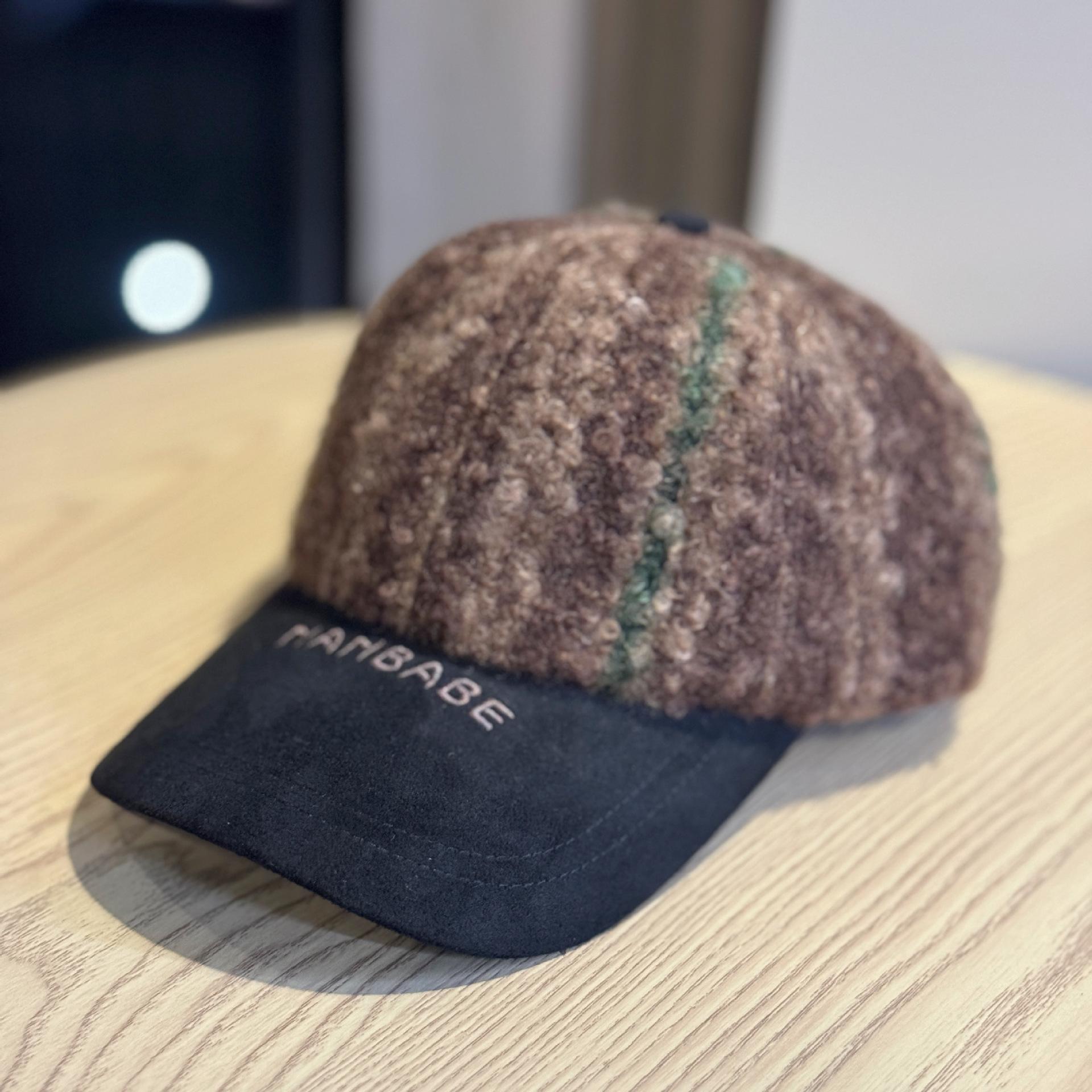 

New Korean Style Retro Lamb Wool Splicing Embroidered Letter Duck Hat Women s Fashionable Autumn and Winter Face-showing Small Baseball Cap Adjustable